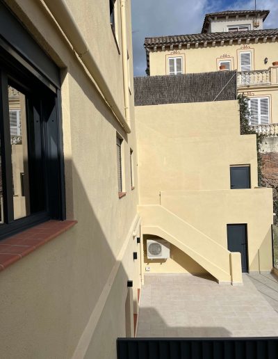 Exteriores casa Santísima Trinidad del Mont 12, Sarria Barcelona