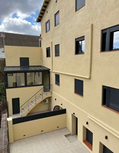 Exteriores casa Santísima Trinidad del Mont 12, Sarria Barcelona