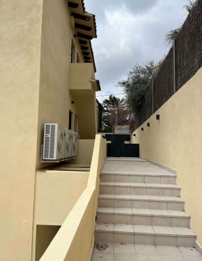 Exteriores casa Santísima Trinidad del Mont 12, Sarria Barcelona