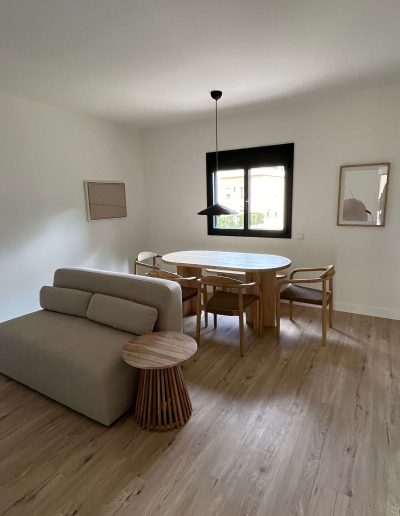 Sala y comedor elegantes en la Casa Santísima Trinidad del Monte 12 en Sarrià, Barcelona