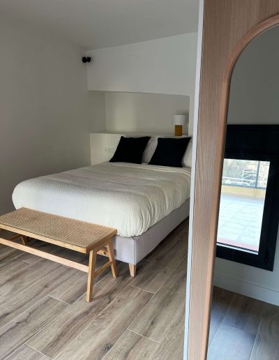 Habitación elegante y luminosa en la Casa Santísima Trinidad del Monte 12 en Sarrià, Barcelona